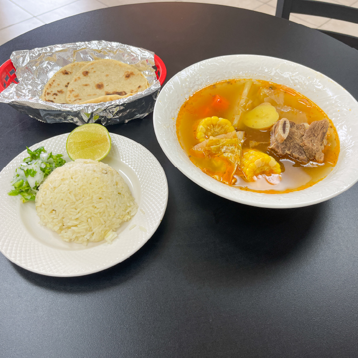 Loidas Square | restaurant | 137 Prospect St, Waltham, MA 02453, USA | 8579197988 OR +1 857-919-7988