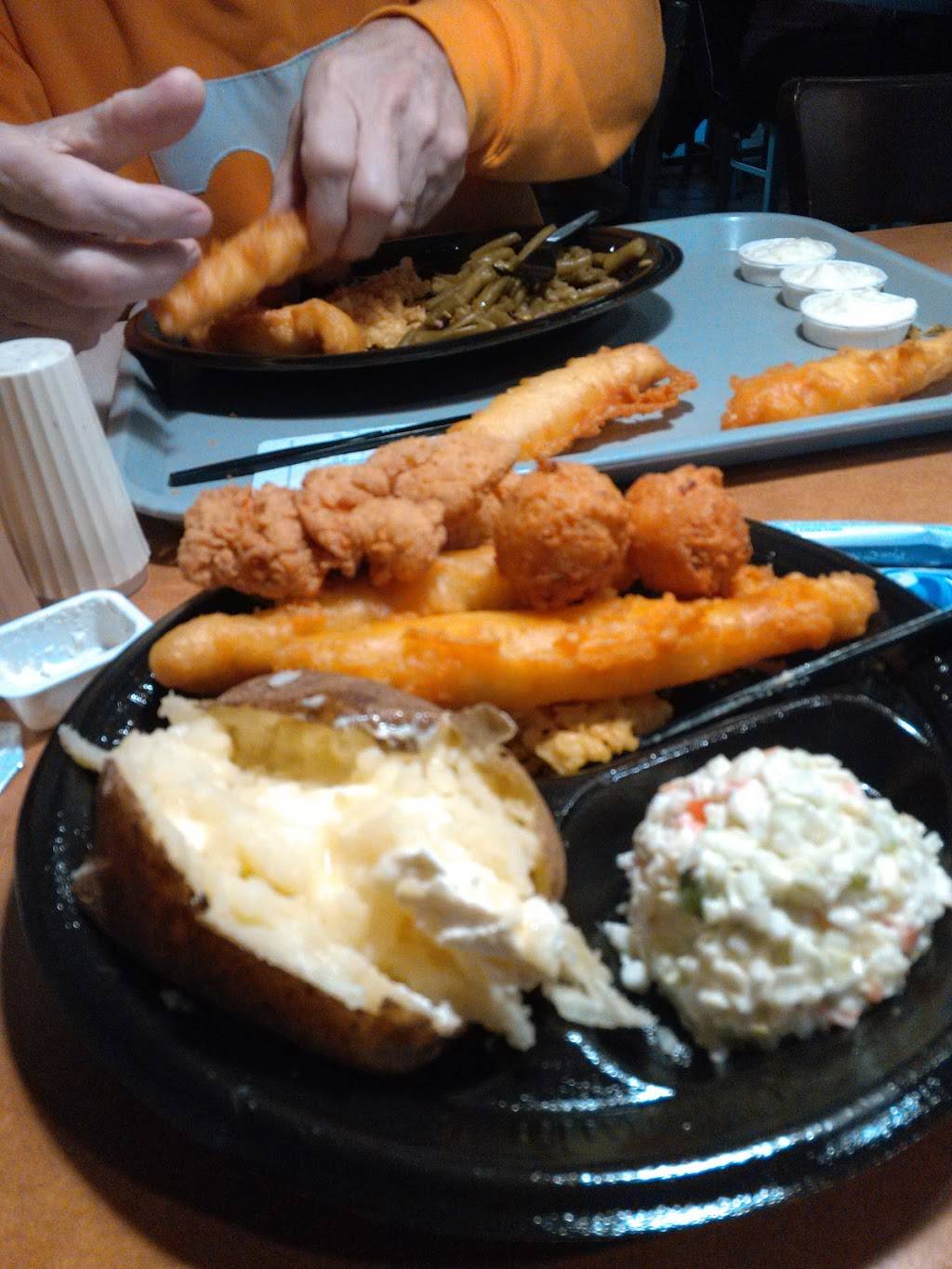 Captain Ds | restaurant | 580 Hwy US 64 W, Murphy, NC 28906, USA | 8288379388 OR +1 828-837-9388