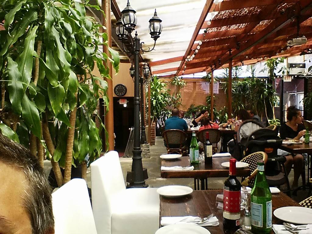 Michaelangelos Little Italy | restaurant | 2477 Arthur Ave, Bronx, NY 10458, USA | 7182208455 OR +1 718-220-8455