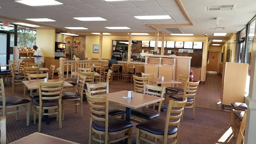 Bojangles Famous Chicken n Biscuits | restaurant | 2315 S Elm-Eugene St, Greensboro, NC 27406, USA | 3362725607 OR +1 336-272-5607