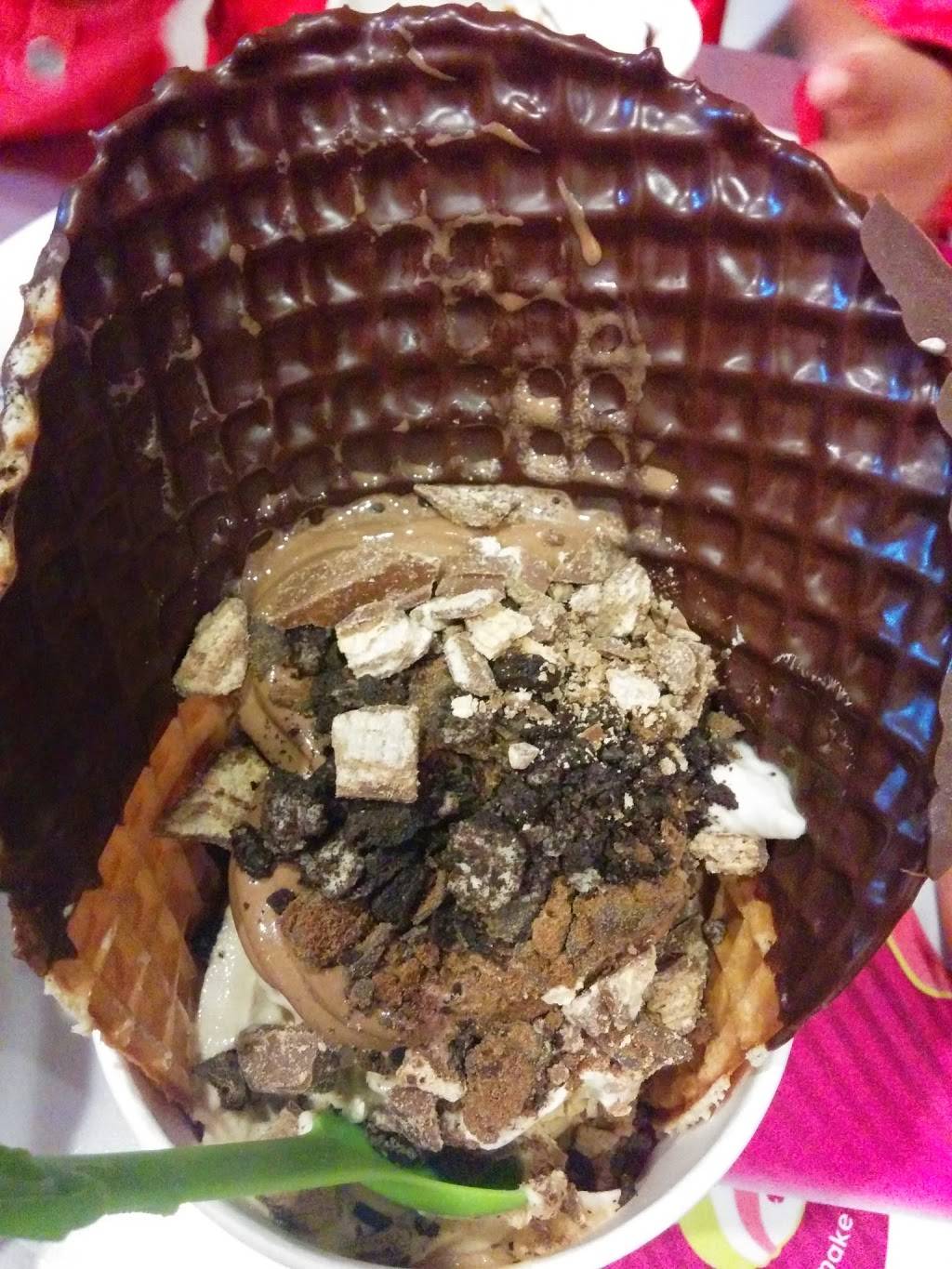 Menchies Frozen Yogurt | bakery | 1027 N Elmhurst Rd, Mt Prospect, IL 60056, USA | 2247352296 OR +1 224-735-2296