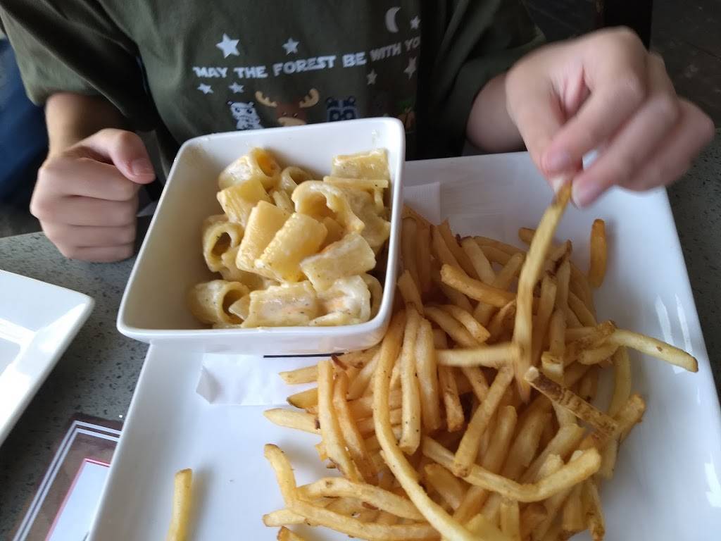 Shoeless Joes | restaurant | 367 Guelph St, Georgetown, ON L7G 4B6, Canada | 9058733157 OR +1 905-873-3157