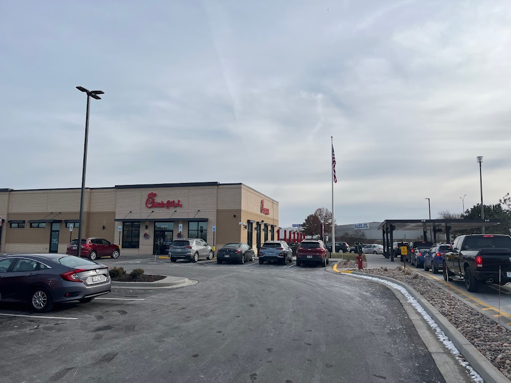 Chick-fil-A | restaurant | 3849 S Oakwood Mall Dr, Eau Claire, WI 54701, USA | 7155989510 OR +1 715-598-9510