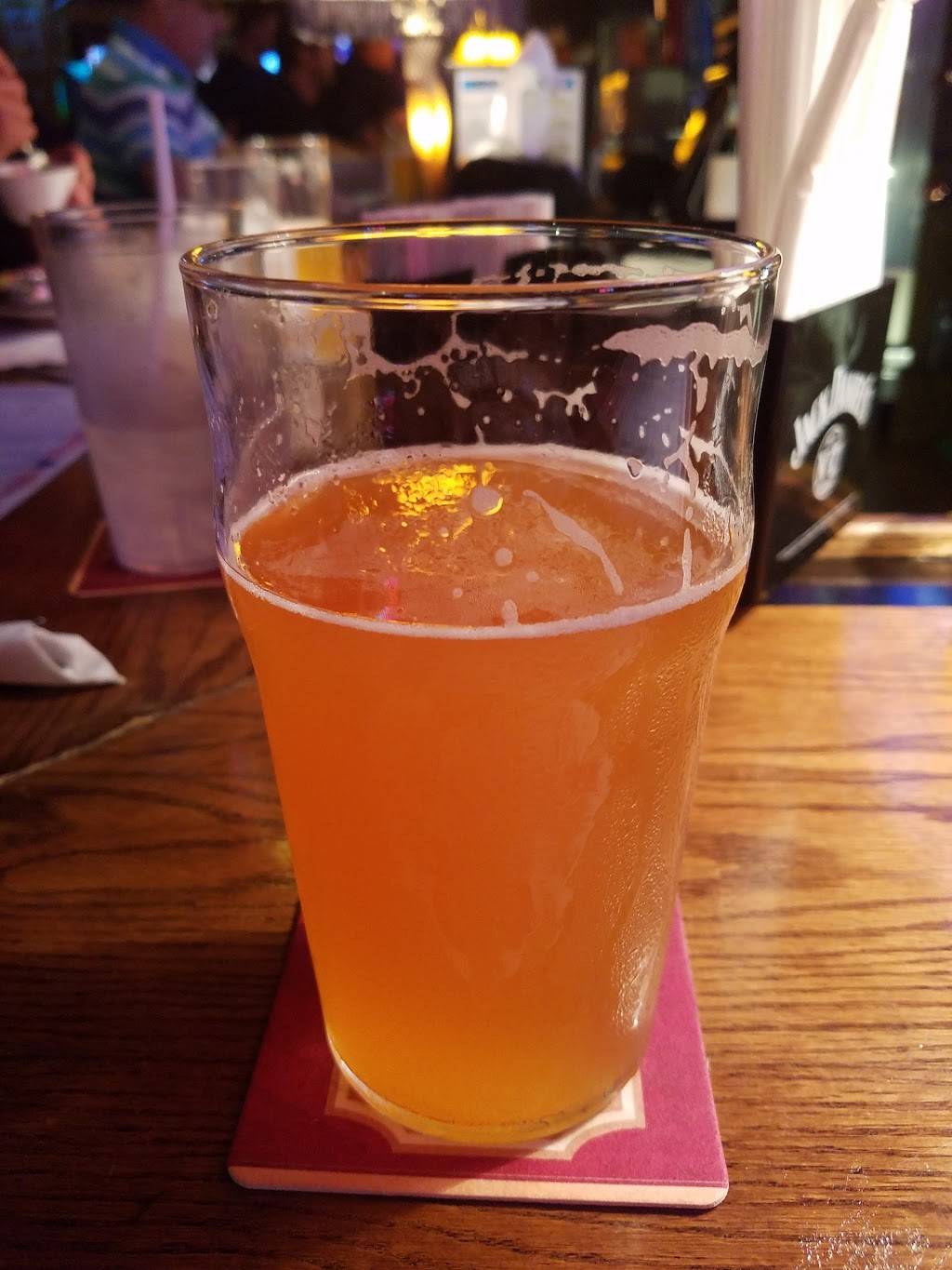 Winking Lizard Tavern | restaurant | 6111 Quarry Ln, Independence, OH 44131, USA | 2165242226 OR +1 216-524-2226