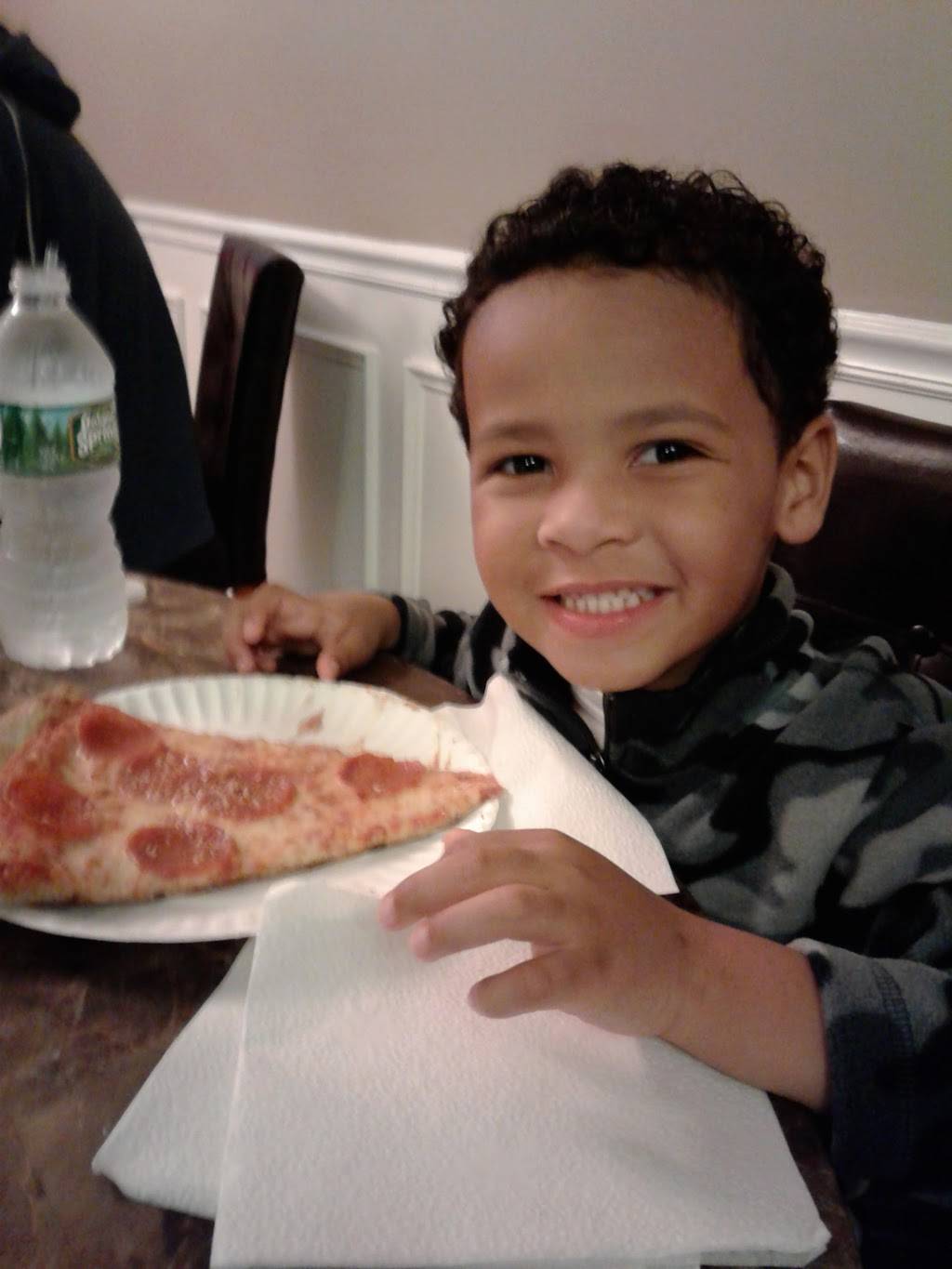 Andreas Pizza | restaurant | 517 W Main St, Meriden, CT 06451, USA | 2034409197 OR +1 203-440-9197