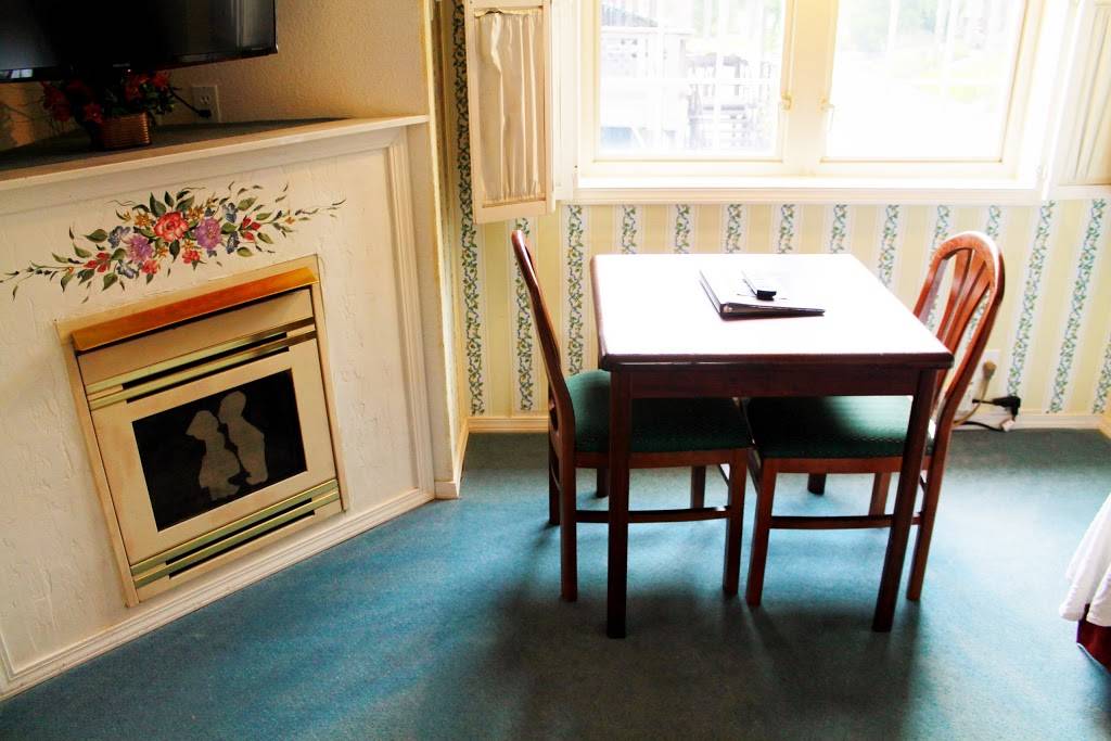 Auld Holland Inn - Whidbey Island Hotel | restaurant | 33575 WA-20, Oak Harbor, WA 98277, USA | 3606752288 OR +1 360-675-2288