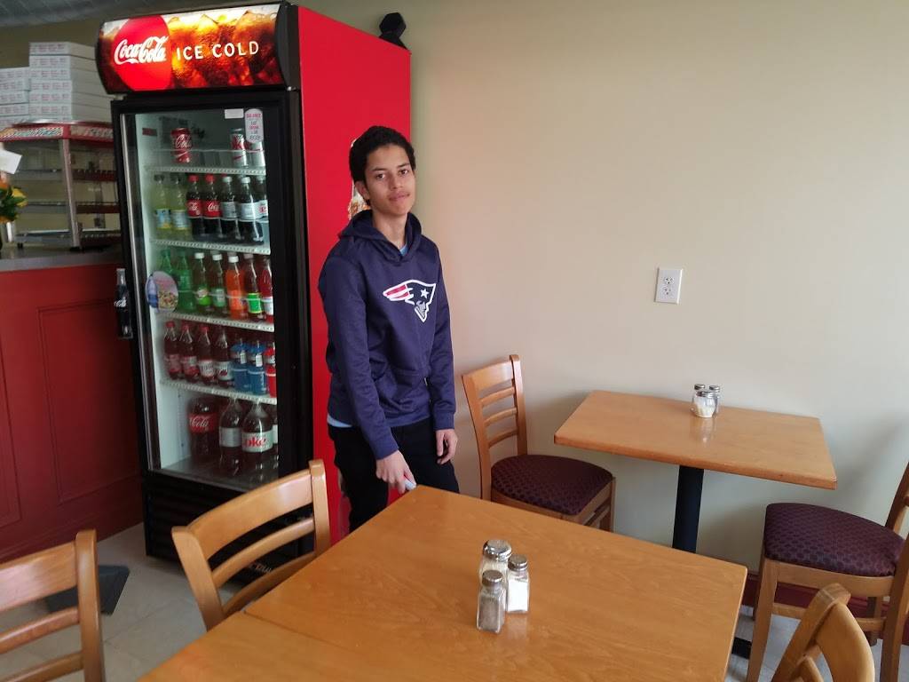 Elius Hole in the Wall | restaurant | 398 Fletcher St, Lowell, MA 01854, USA | 9784553897 OR +1 978-455-3897