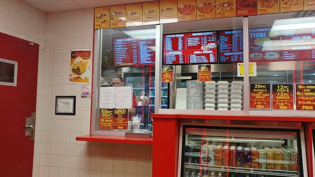 J J Fish & Chicken | restaurant | 1955 W Capitol Dr, Milwaukee, WI 53206, USA | 4148734747 OR +1 414-873-4747