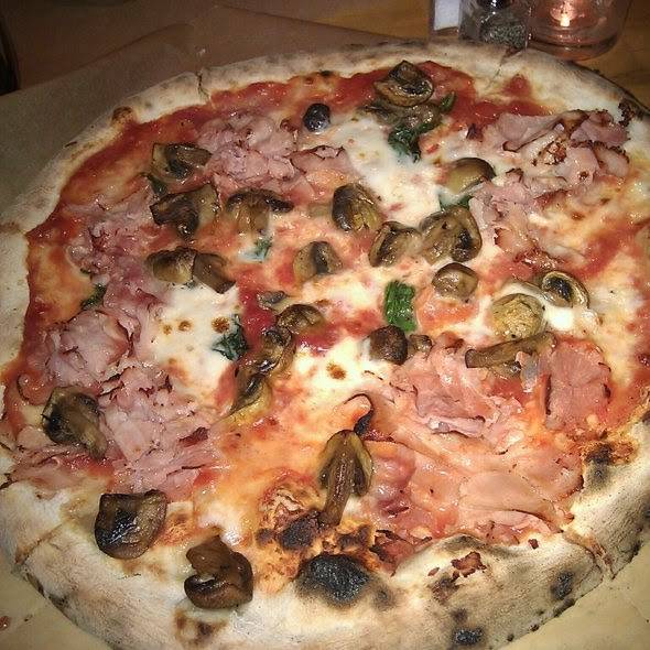 Queen Margherita Pizza | restaurant | 3111 W McGraw St #103, Seattle, WA 98199, USA | 2065484908 OR +1 206-548-4908