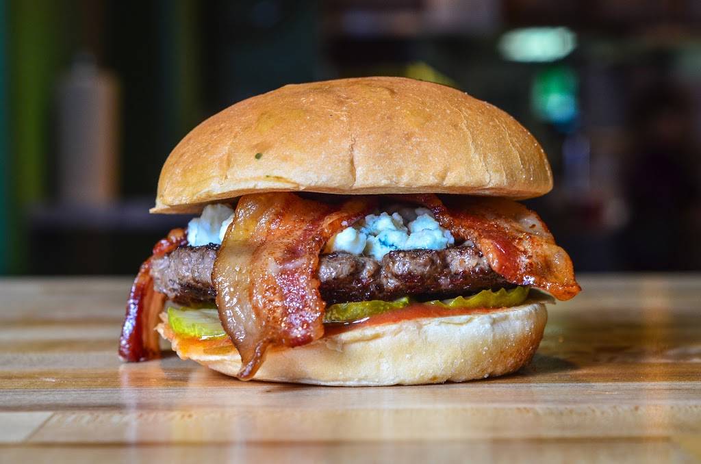 Big Buns Damn Good Burgers | restaurant | 4401 Wilson Blvd, Arlington, VA 22203, USA | 7032763032 OR +1 703-276-3032