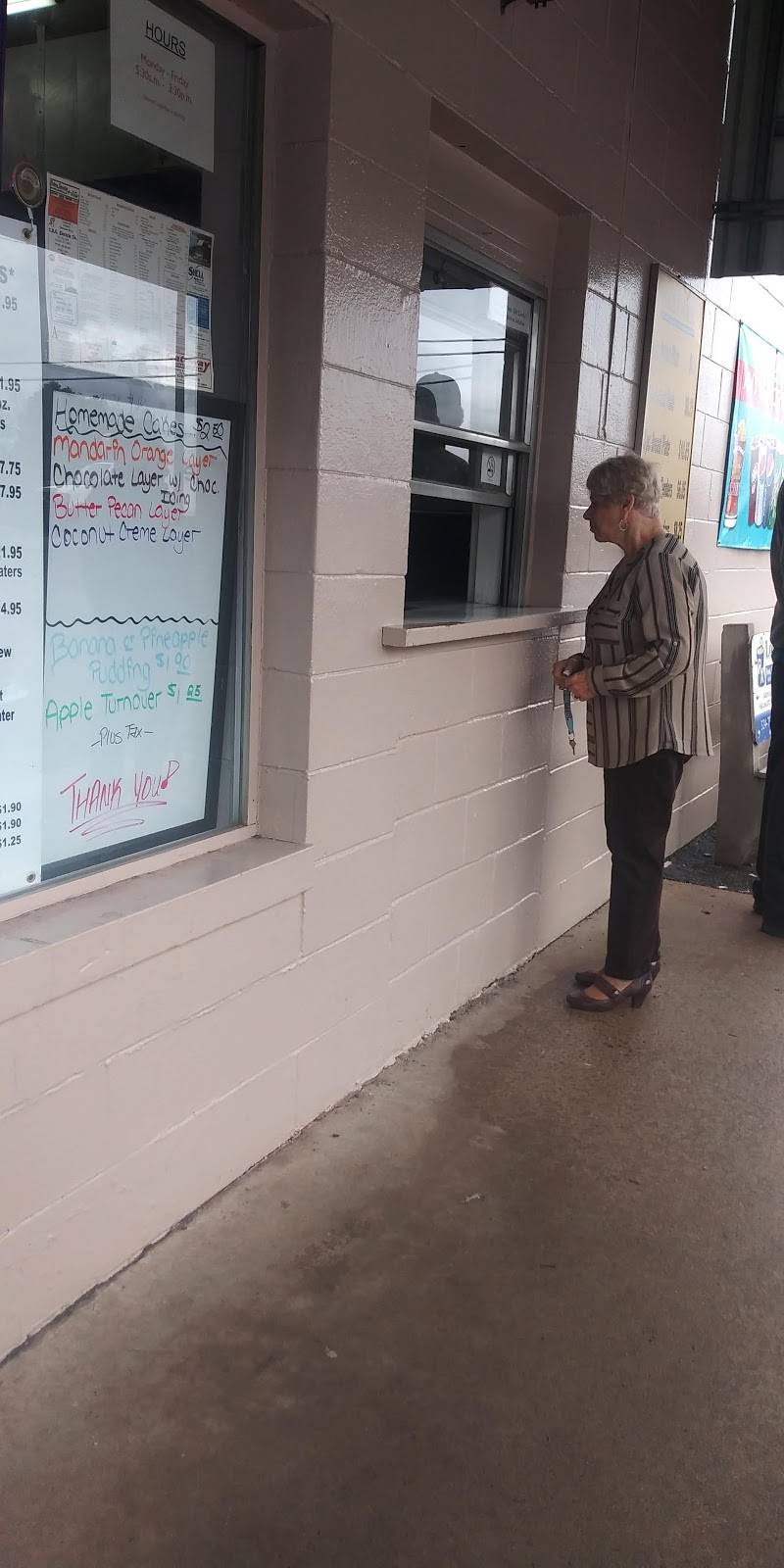 Reynolds Sandwich Shop | meal takeaway | 1437 2nd Ave NW, Hickory, NC 28601, USA | 8283279452 OR +1 828-327-9452