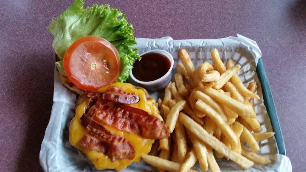 Delanies Neighborhood Grille | restaurant | 67 West Ave, Tallmadge, OH 44278, USA | 3306302888 OR +1 330-630-2888