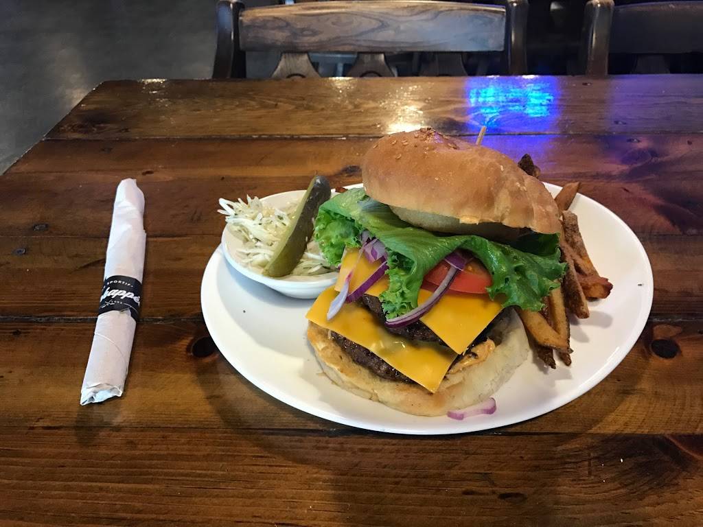 Bar Sportif LÉchappée | restaurant | 6615 Chemin de la Côte-de-Liesse, Saint-Laurent, QC H4T 1E5, Canada | 5143411011 OR +1 514-341-1011