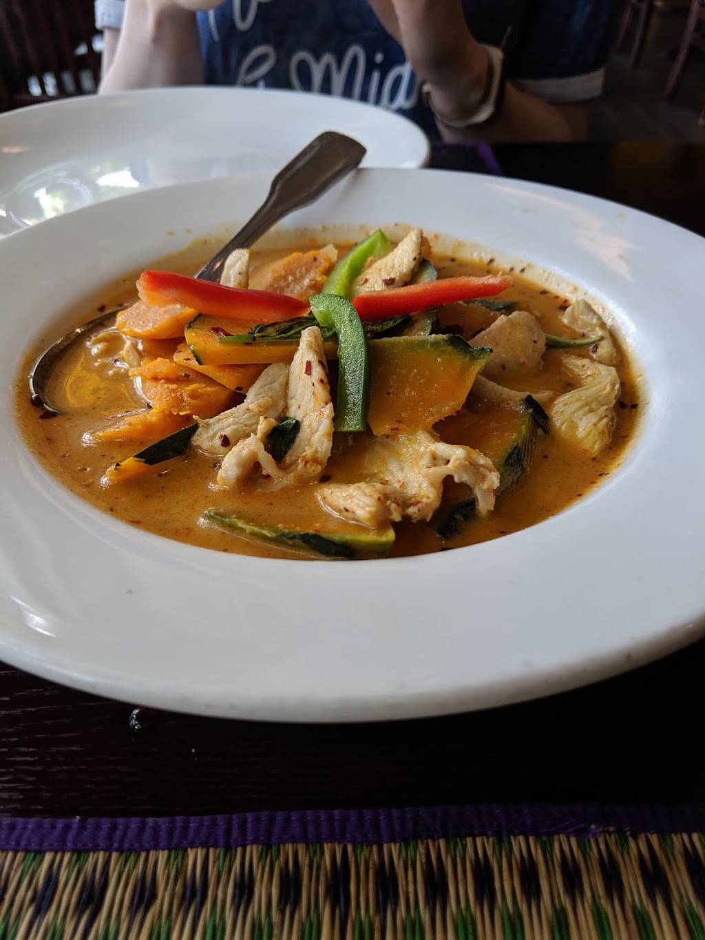 Rom Mai Thai Restaurant | restaurant | 613 Broadway E, Seattle, WA 98102, USA | 2067269058 OR +1 206-726-9058