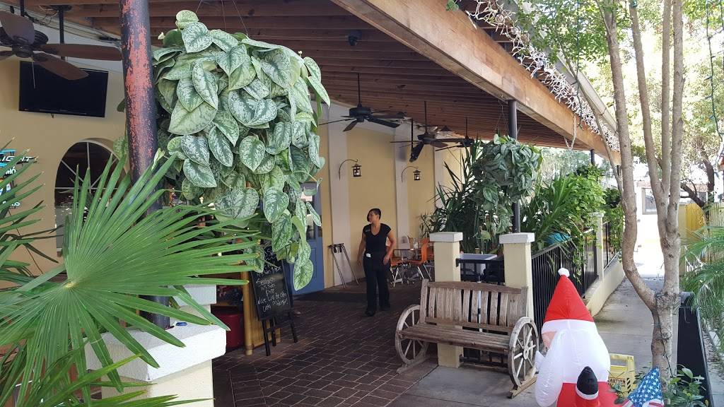 Copacabana Cuban Cafe | restaurant | 320 Dora Drawdy Way, Mt Dora, FL 32757, USA | 3523859000 OR +1 352-385-9000