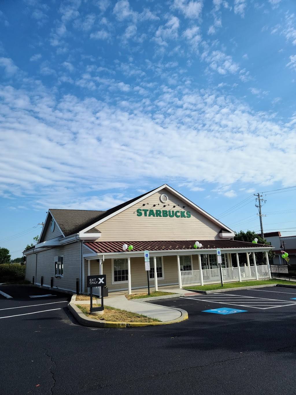 Starbucks | restaurant | 300 Simpson Dr, Chester Springs, PA 19425, USA | 6104581010 OR +1 610-458-1010
