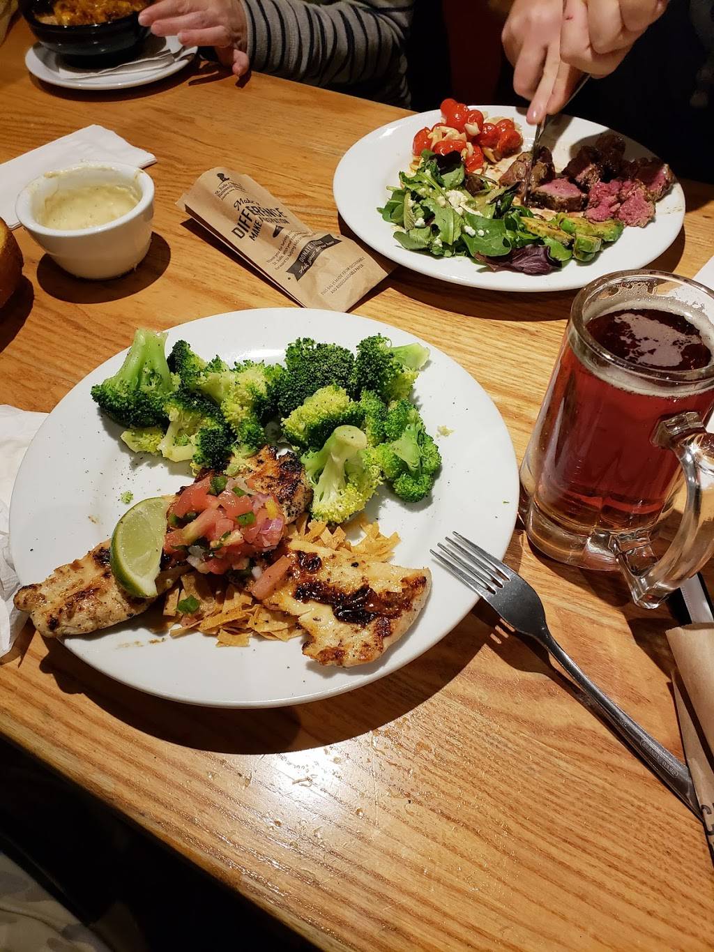 Applebees Grill + Bar | restaurant | 5110 E Bay Dr, Clearwater, FL 33764, USA | 7275396388 OR +1 727-539-6388