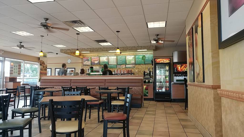 Subway | meal takeaway | 7934 E Harry St, Wichita, KS 67207, USA | 3166527770 OR +1 316-652-7770