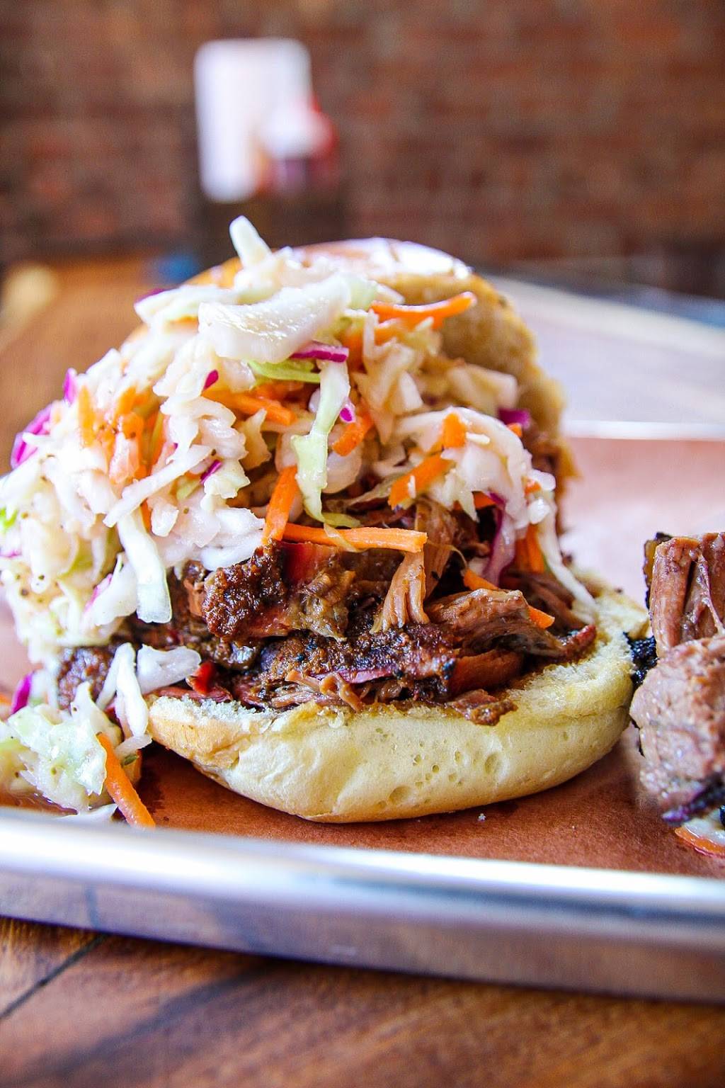 Hudson Smokehouse | restaurant | 37 Bruckner Blvd, The Bronx, NY 10454, USA | 7188727742 OR +1 718-872-7742