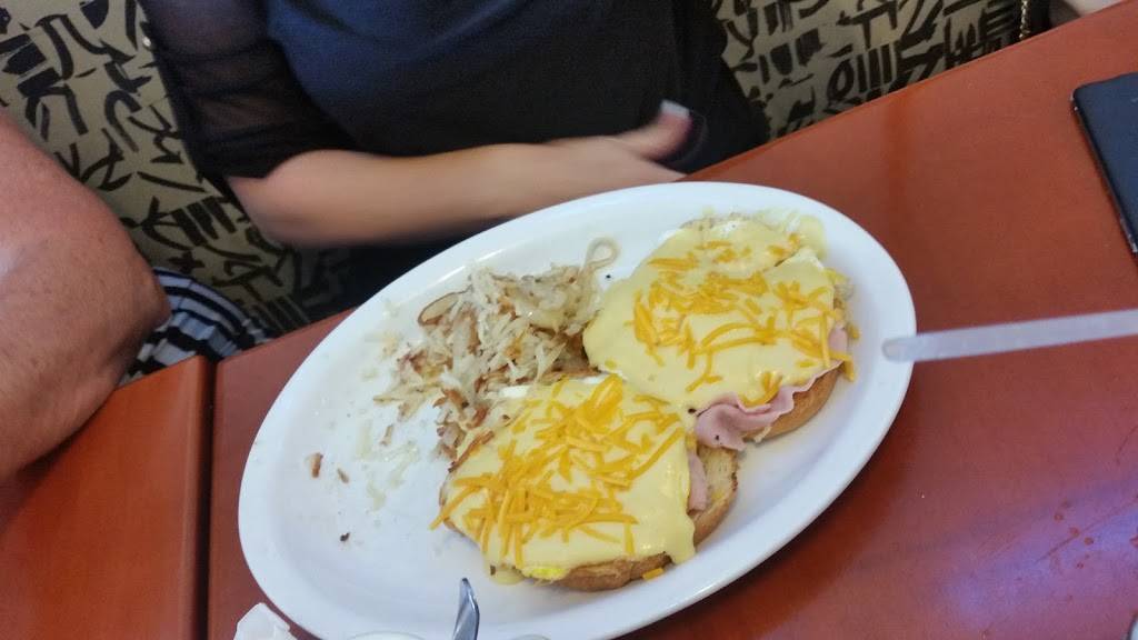 The Holiday House Restaurant Top Rated Breakfast Lunch & Dinner | restaurant | 1908 US-19, Holiday, FL 34690, USA | 7279352623 OR +1 727-935-2623