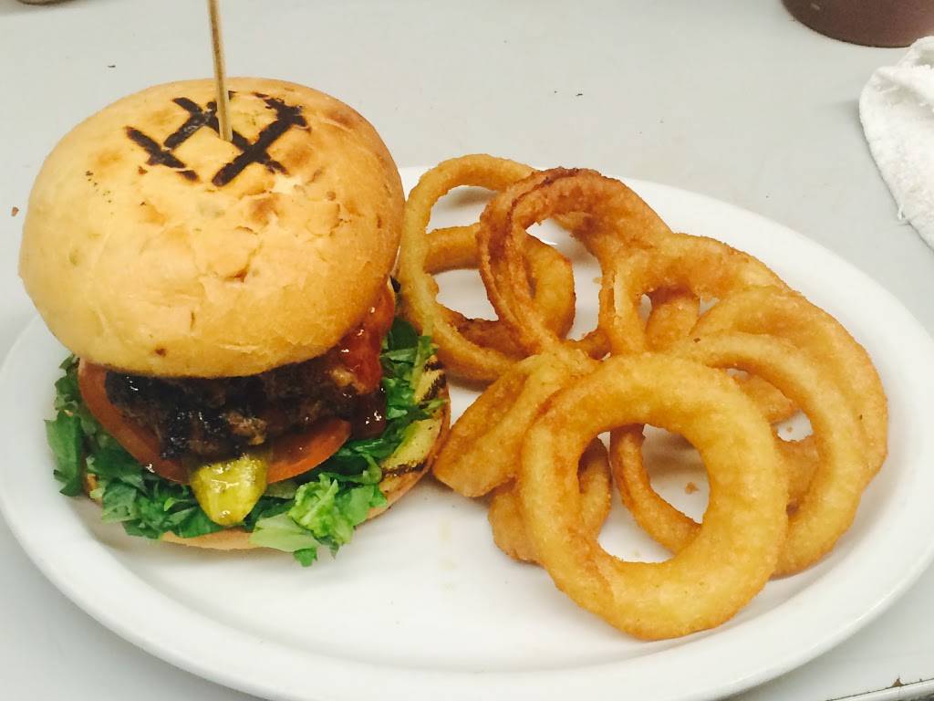 Coops Smokin Wing House | restaurant | 18077 Leslie St, Newmarket, ON L3Y 8T8, Canada | 9059538483 OR +1 905-953-8483