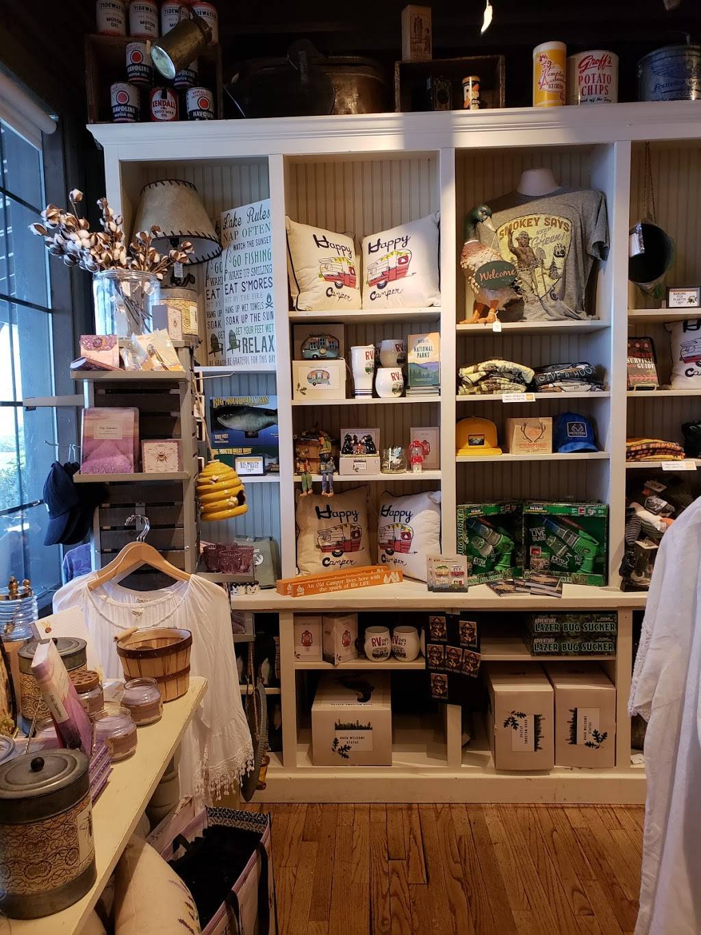 Cracker Barrel Old Country Store | restaurant | 7540 Remcon Cir, El Paso, TX 79912, USA | 9155819742 OR +1 915-581-9742