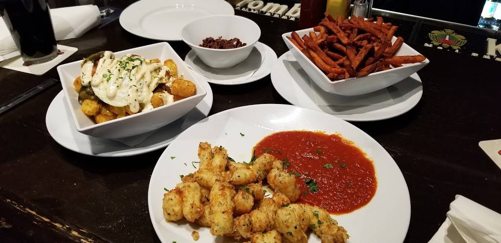 Glenview House | restaurant | 1843 Glenview Rd, Glenview, IL 60025, USA | 8477240692 OR +1 847-724-0692