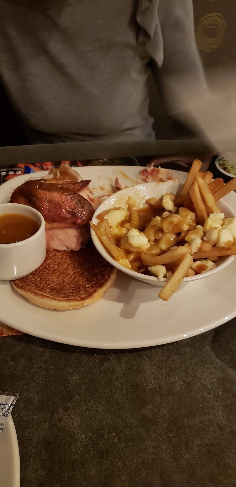 Rôtisserie St-Hubert | restaurant | 290 Boulevard DAnjou, Châteauguay, QC J6K 1C6, Canada | 4506992300 OR +1 450-699-2300