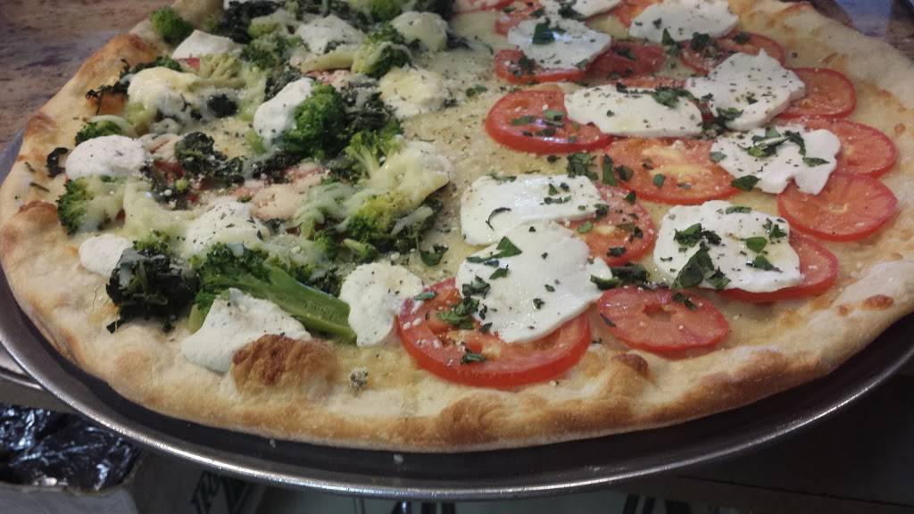 Luigis Cafe Pizza & Pasta | restaurant | 723 Ace Memorial Dr, Hockessin, DE 19707, USA | 3022351200 OR +1 302-235-1200