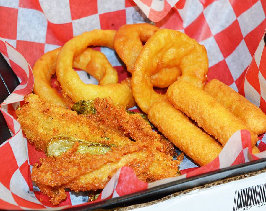 Ianazones Pizza (5 Points) | meal takeaway | 9056 N Lima Rd # A, Poland, OH 44514, USA | 2347593533 OR +1 234-759-3533