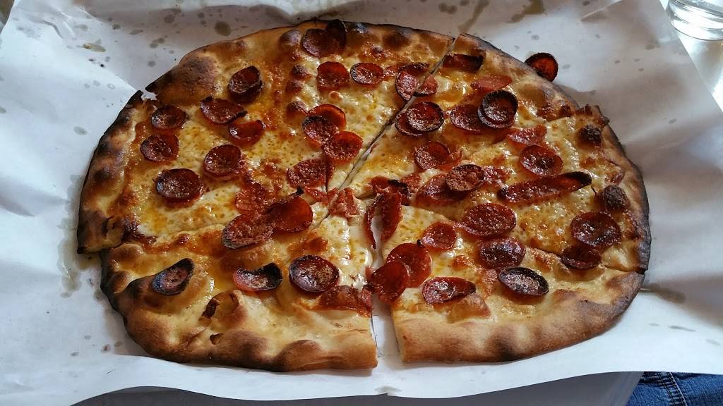 Frank Pepes The Spot | restaurant | 163 Wooster St, New Haven, CT 06511, USA | 2038657602 OR +1 203-865-7602