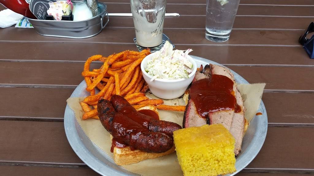 Oak & Embers Tavern | restaurant | 8003 Mayfield Rd, Chesterland, OH 44026, USA | 4407294030 OR +1 440-729-4030