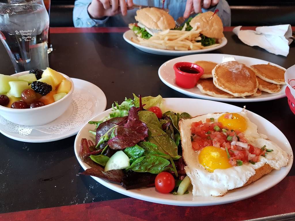 Rubys Diner | restaurant | 49000 Seminole Dr, Cabazon, CA 92230, USA | 9518493850 OR +1 951-849-3850