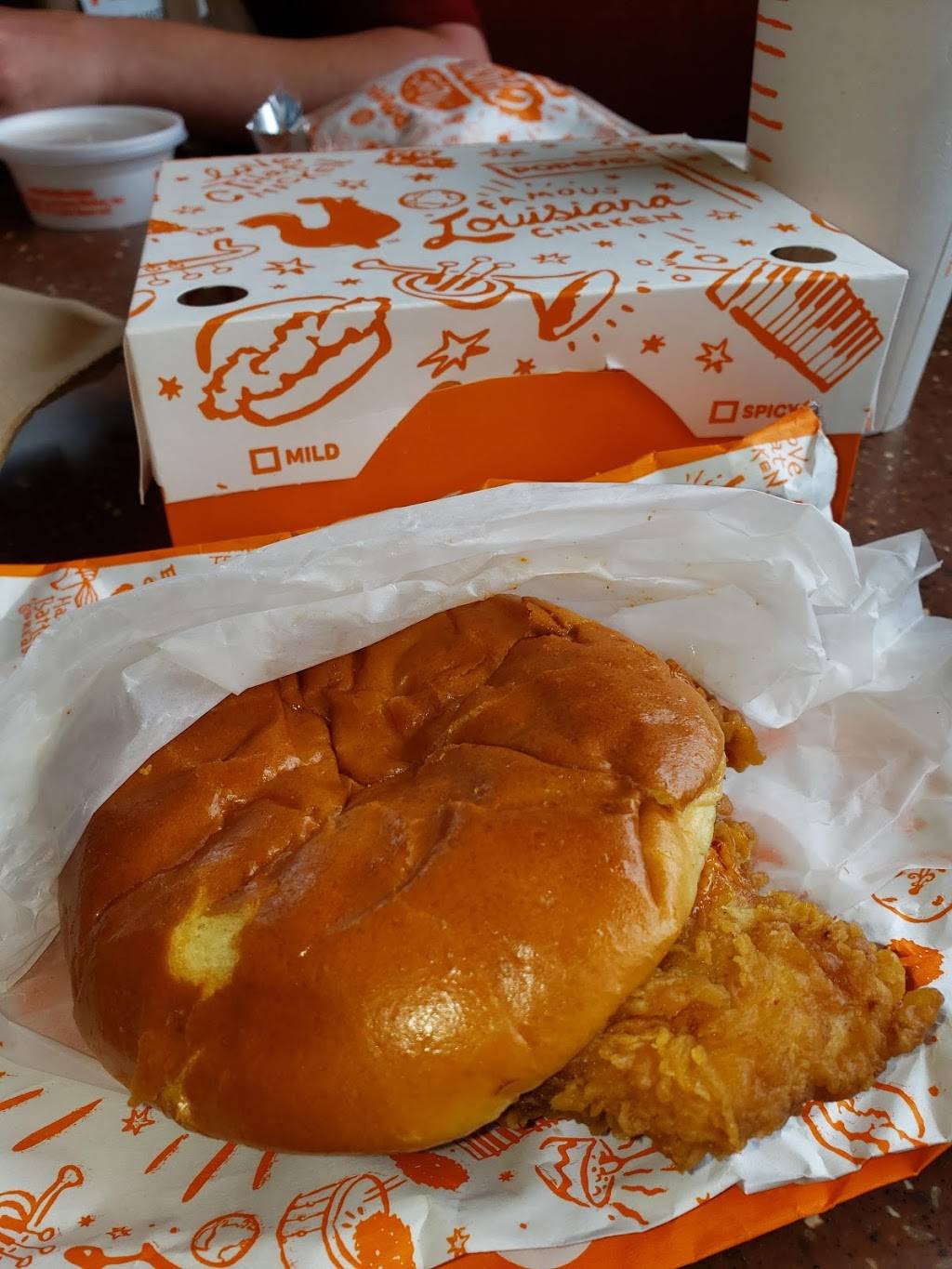 Popeyes Louisiana Kitchen | restaurant | 1220 Sunset Ave, Clinton, NC 28328, USA | 9102990095 OR +1 910-299-0095