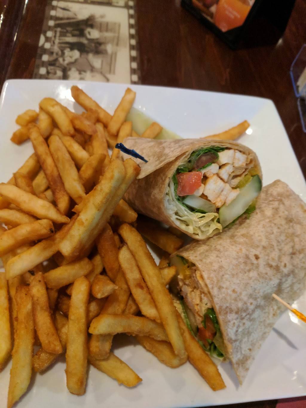 Columbia Tavern | restaurant | 16 Central Street, Rear, Leominster, MA 01453, USA | 9787518962 OR +1 978-751-8962