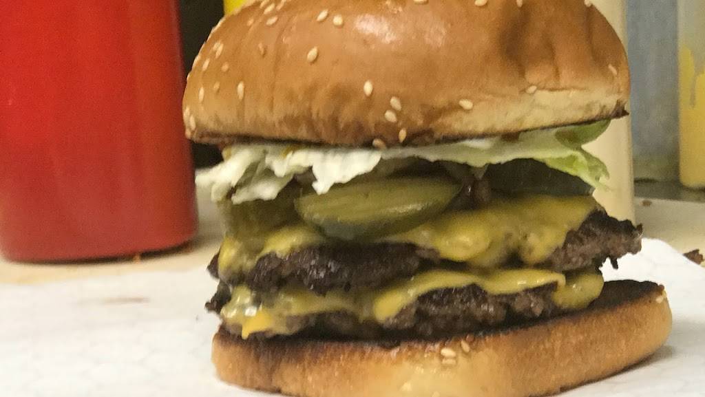 Flippin Burgers | restaurant | 10 Summer St, Bridgewater, MA 02324, USA | 5086976700 OR +1 508-697-6700