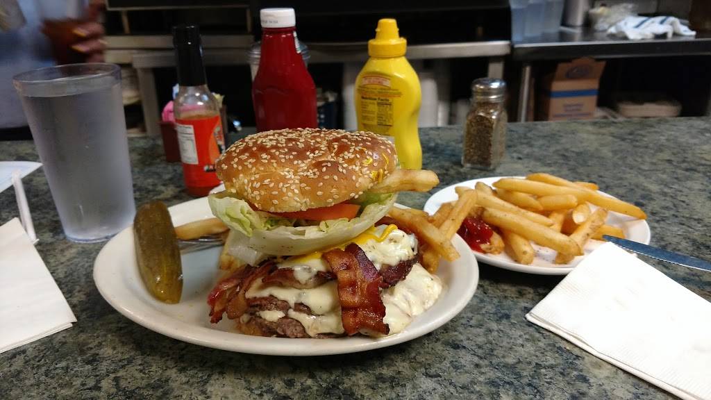 Petes Gyros Place | restaurant | 2819 E Colfax Ave, Denver, CO 80206, USA | 3033219658 OR +1 303-321-9658