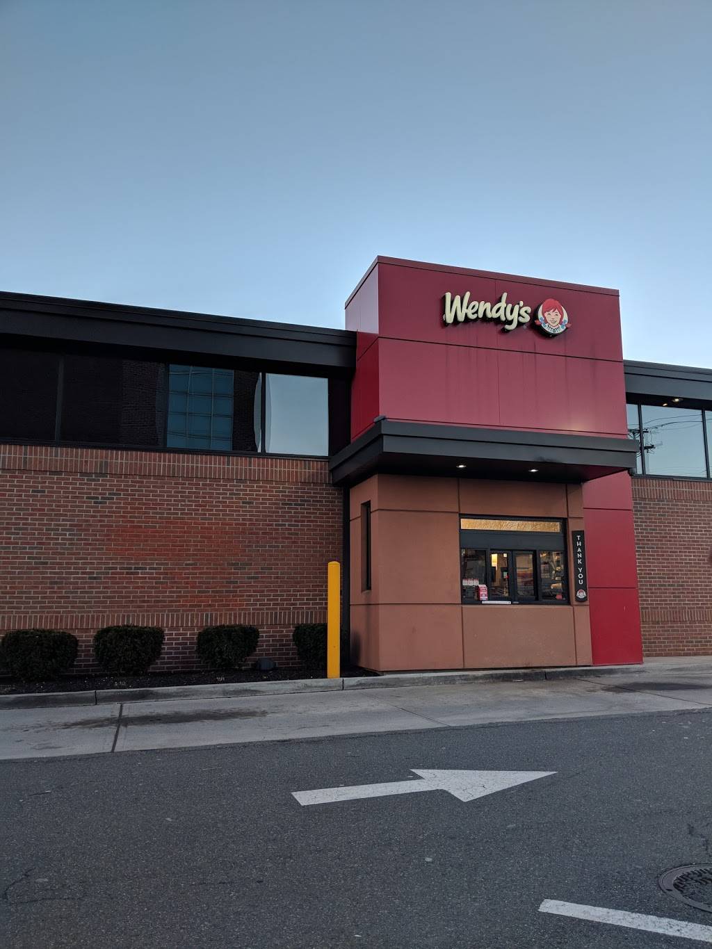 Wendys | restaurant | 91 Saw Mill River Pkwy, Elmsford, NY 10523, USA | 9145929888 OR +1 914-592-9888