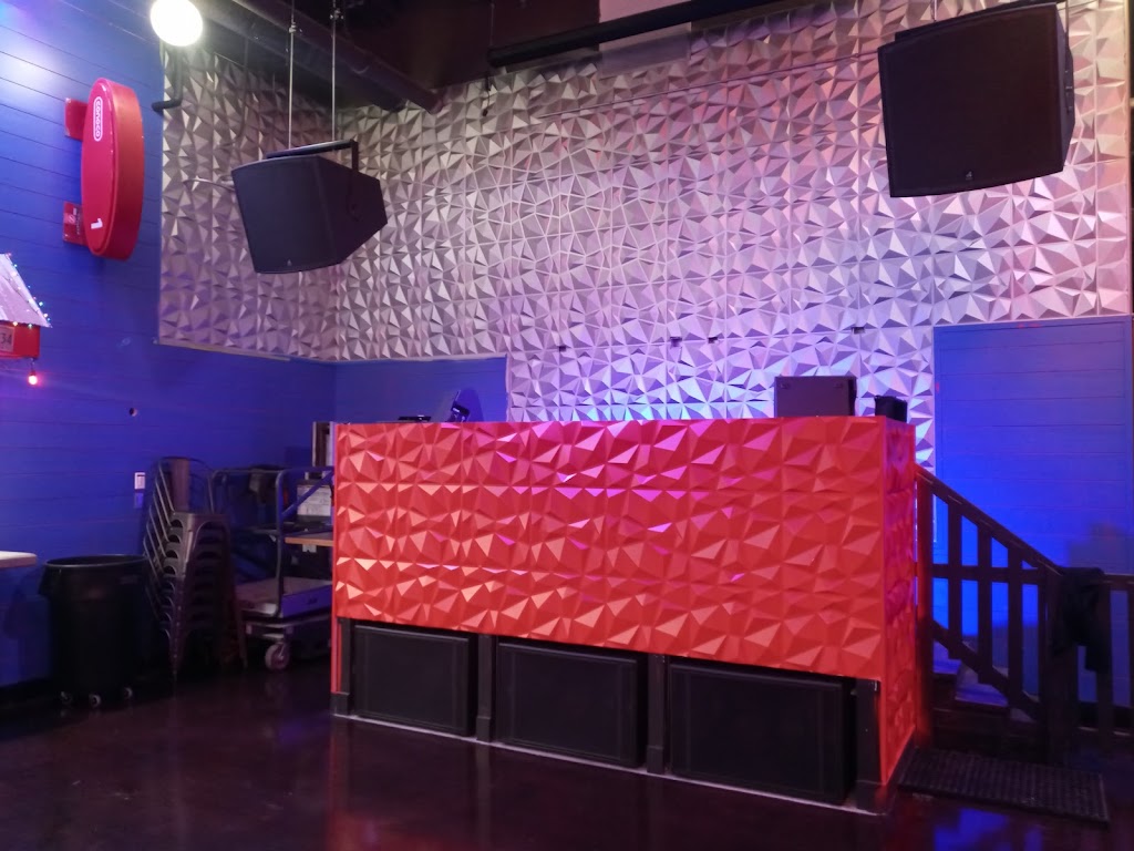 Tin Roof | restaurant | 3519 N Clark St, Chicago, IL 60657, USA | 7737998186 OR +1 773-799-8186