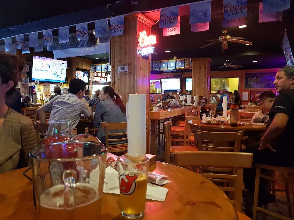 Hooters of Brunswick | restaurant | 195 NJ-18, East Brunswick, NJ 08816, USA | 7325659464 OR +1 732-565-9464