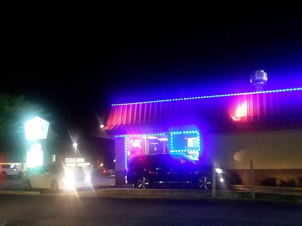 Hook Fish And Chicken | restaurant | 604 1st Ave SE, Moultrie, GA 31768, USA | 2296680665 OR +1 229-668-0665