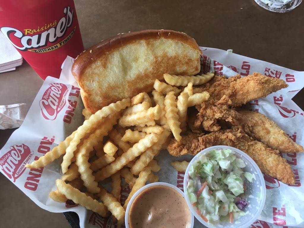 Raising Canes Chicken Fingers | meal takeaway | 2030 Harrodsburg Rd, Lexington, KY 40503, USA | 8592780015 OR +1 859-278-0015