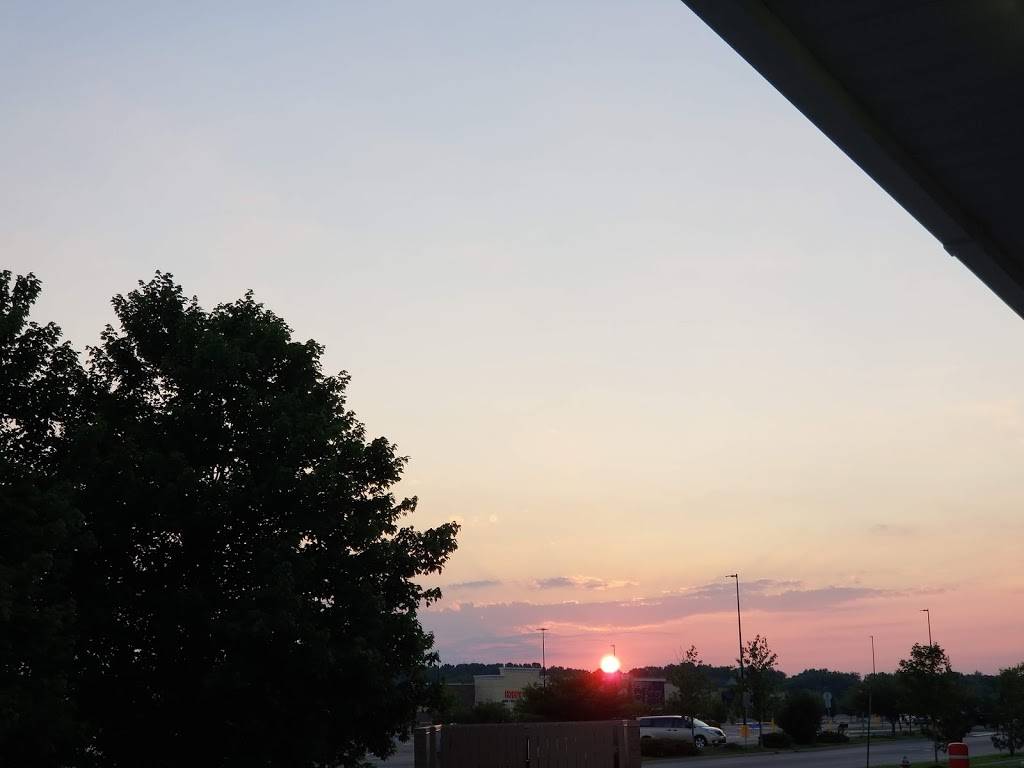 Sidelines Sports Pub | restaurant | 9283 E US Hwy 36, Avon, IN 46123, USA | 3172730199 OR +1 317-273-0199