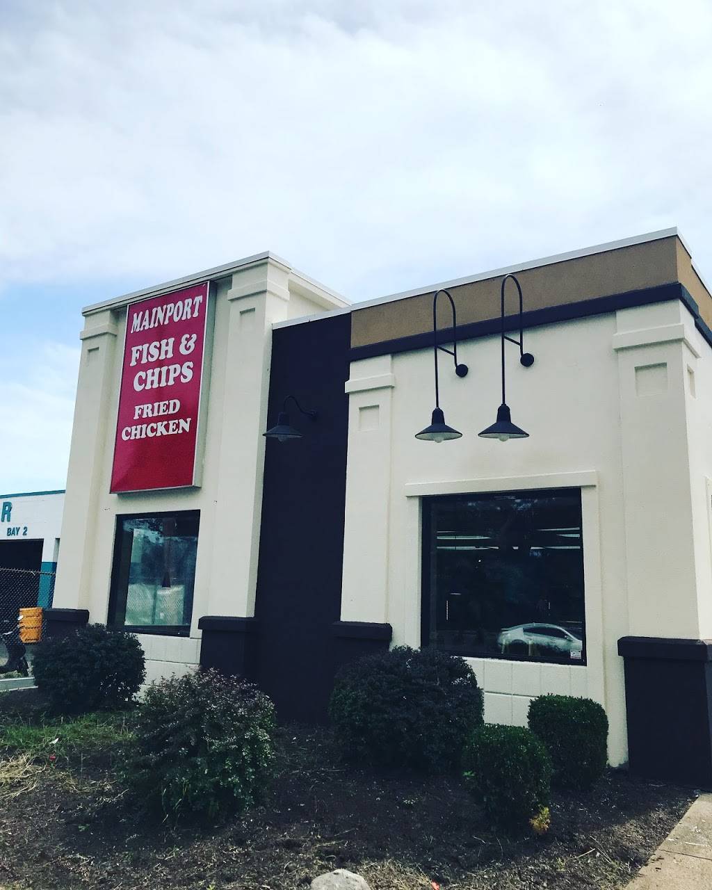 Mainport Fish & Chips | restaurant | 56 Boston Post Rd, West Haven, CT 06516, USA | 4752245811 OR +1 475-224-5811