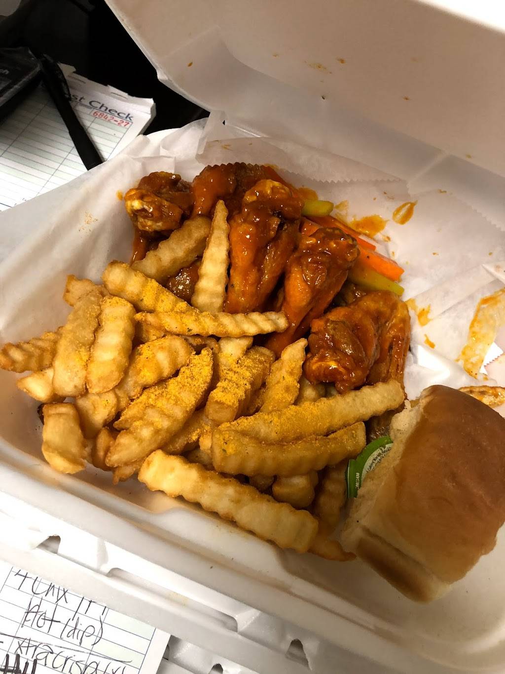 Crumpy’s Hot Wings Park & Getwell | restaurant | 3950 Park Ave, Memphis, TN 38111, USA | 9014543386 OR +1 901-454-3386