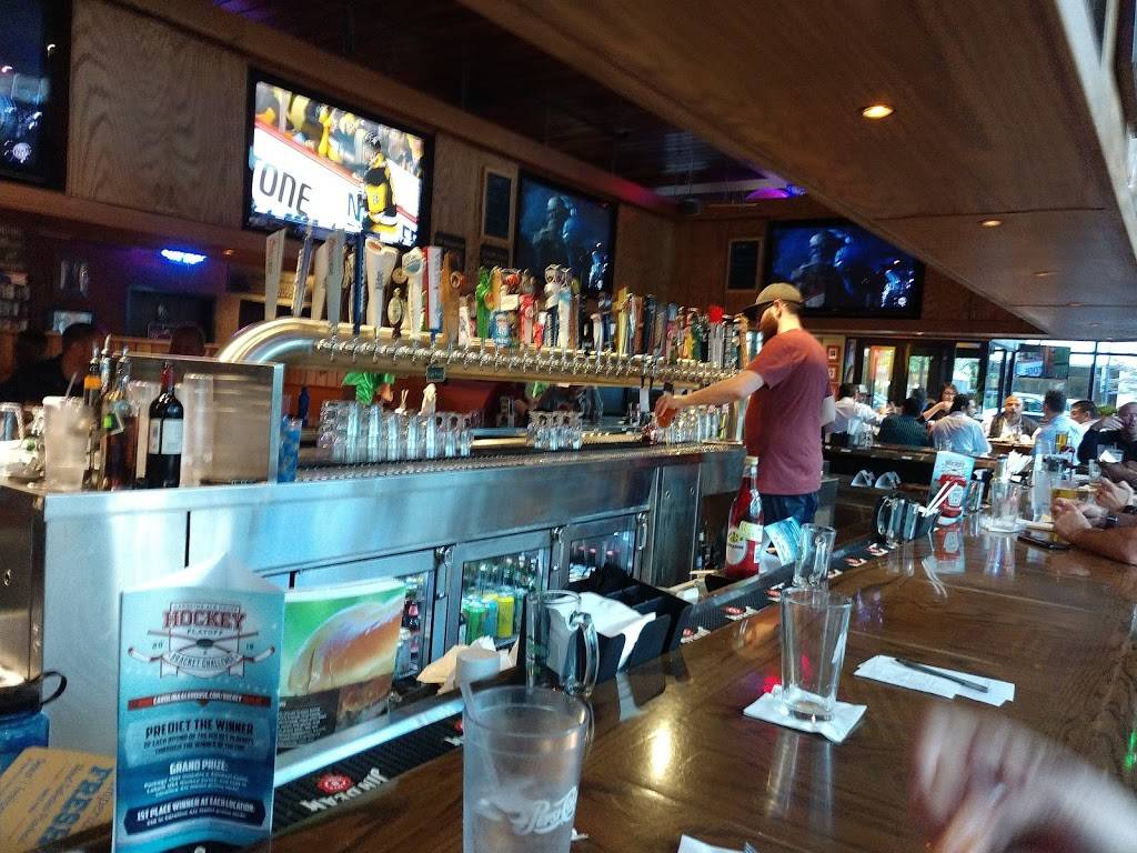 Carolina Ale House | restaurant | 201 S College St #010, Charlotte, NC 28244, USA | 7049403600 OR +1 704-940-3600