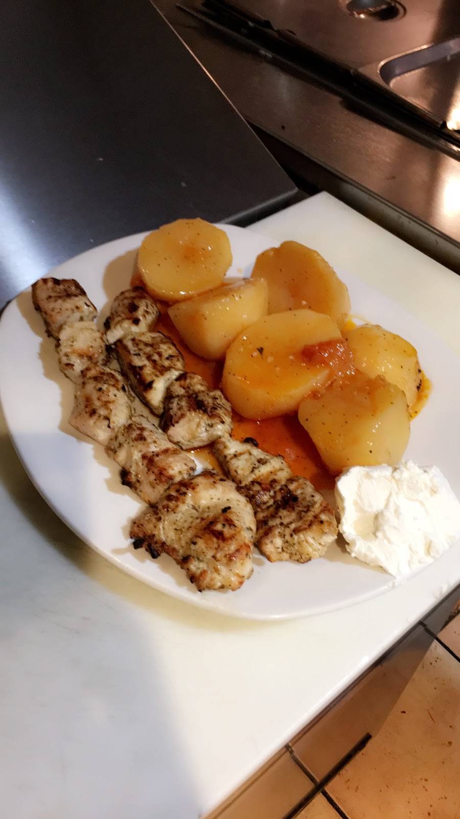 Souvlaki Hut Clarkson | restaurant | 1725 Lakeshore Rd W, Mississauga, ON L5J 1J4, Canada | 9058237775 OR +1 905-823-7775