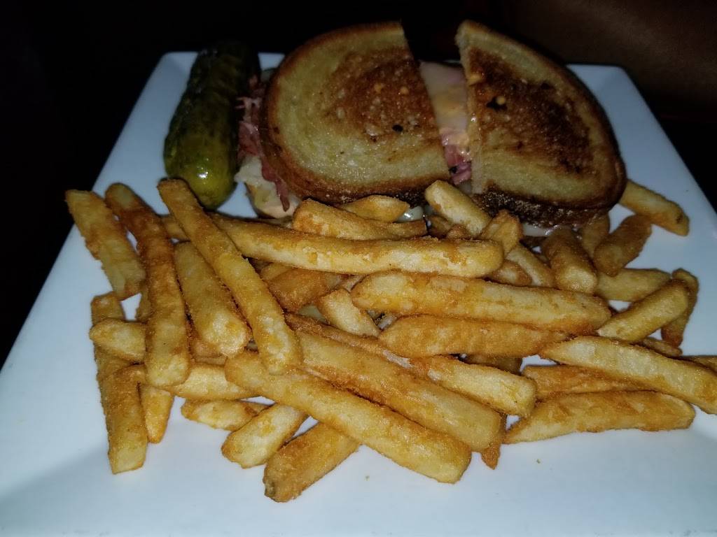 Friends Bar & Grill | restaurant | 2821 S Eagle Rd, Newtown, PA 18940, USA | 2155792972 OR +1 215-579-2972