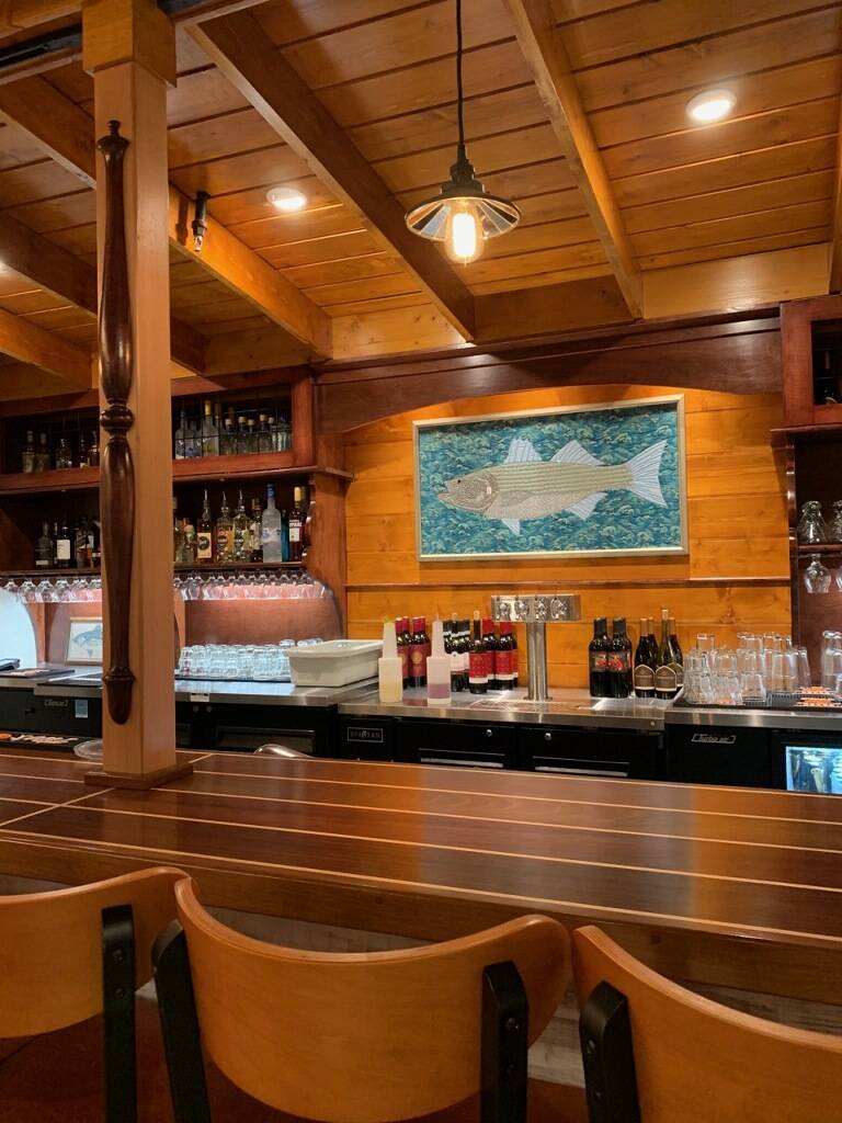 Red Sky Hull at Steamboat Wharf Marina | restaurant | 48 George Washington Blvd, Hull, MA 02045, USA | 7817731238 OR +1 781-773-1238