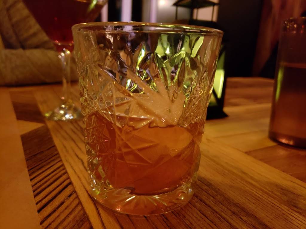 THE HUNTRESS whiskey n’ wings | restaurant | 2403 41st Ave, Long Island City, NY 11101, USA | 7186852922 OR +1 718-685-2922